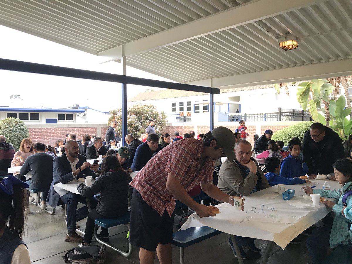 528 donuts served at Holly Ave’s Donuts w/ Dads- thank you PTA &amp; Tony’s Donut  House!  #HollyAve <a href="/ArcadiaUnified/">Arcadia Unified</a>