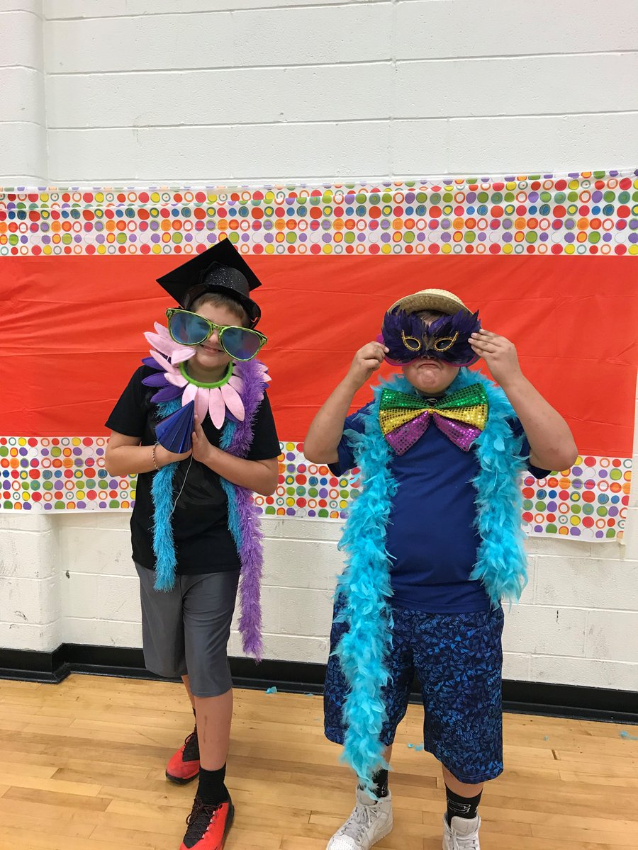 WMSWolfpack's tweet photo. Pack Carnival Adventures! @wsfcs  @PBISRewards #postivebehavior #WMSPackpride #7thgrade https://t.co/B4IBw0ZEkT