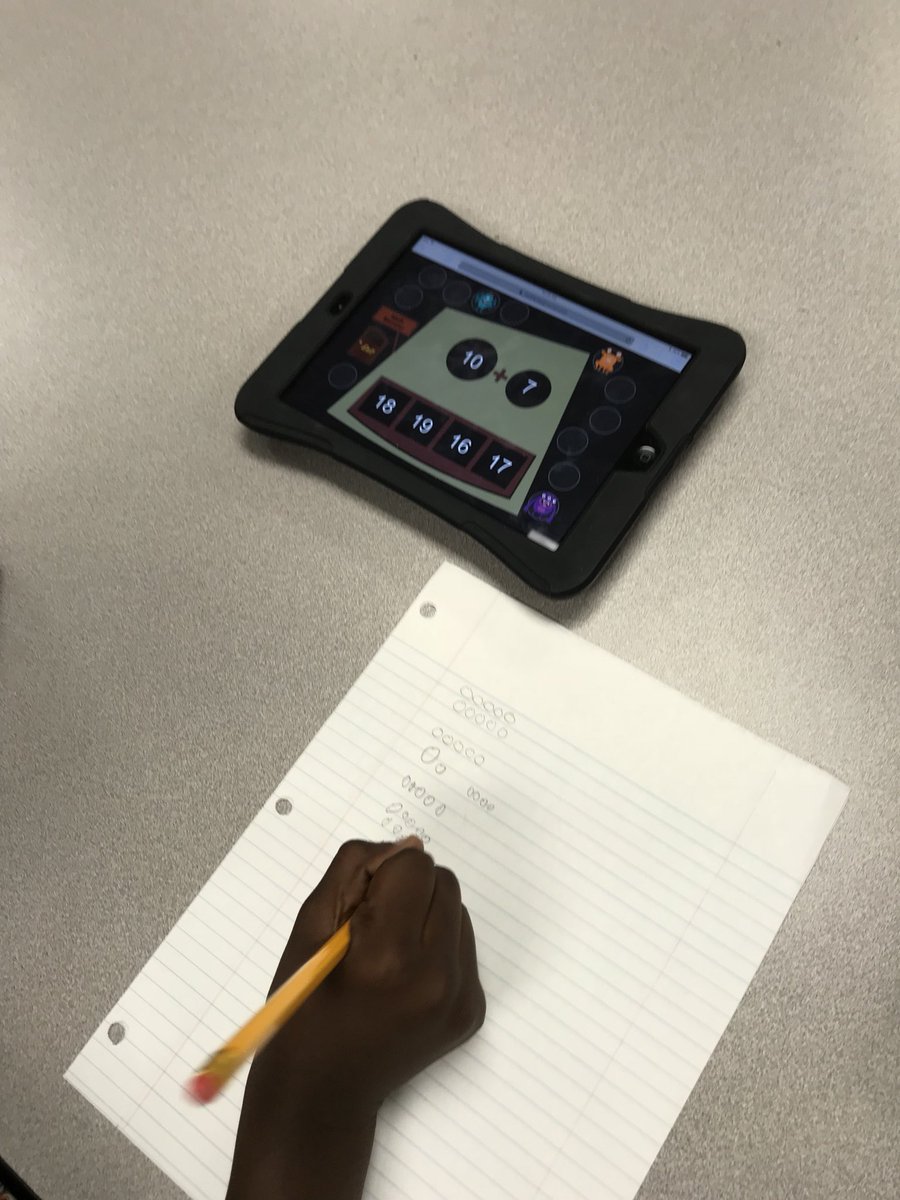 MalloryBui's tweet photo. Drawing pictures with our iPad game ☺️ https://t.co/dw84DywFLC