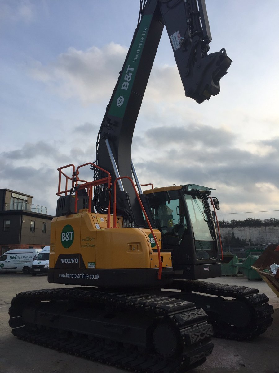 GrumpsV's tweet photo. New @SMT_GB ECR235EL ready for delivery to site #bitofabeast https://t.co/pem90uU07I