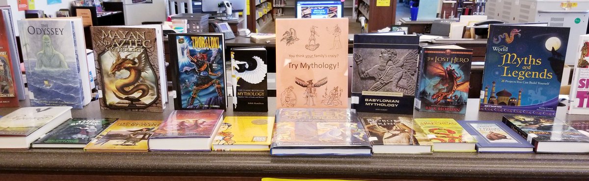 CardozoLibrary's tweet photo. @CardozoEC Library: Making students grateful for their families one book at a time. #dcpslibraries https://t.co/8HTczPtxkX