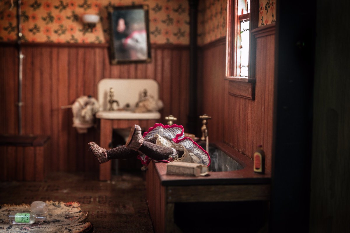forensicfix's tweet photo. Have you seen Francis Glessner Lee's miniature crime scene 👮 reconstructions? Here's a fascinating video about them: https://t.co/ODMibqkRkz https://t.co/J4pWlY0KJr