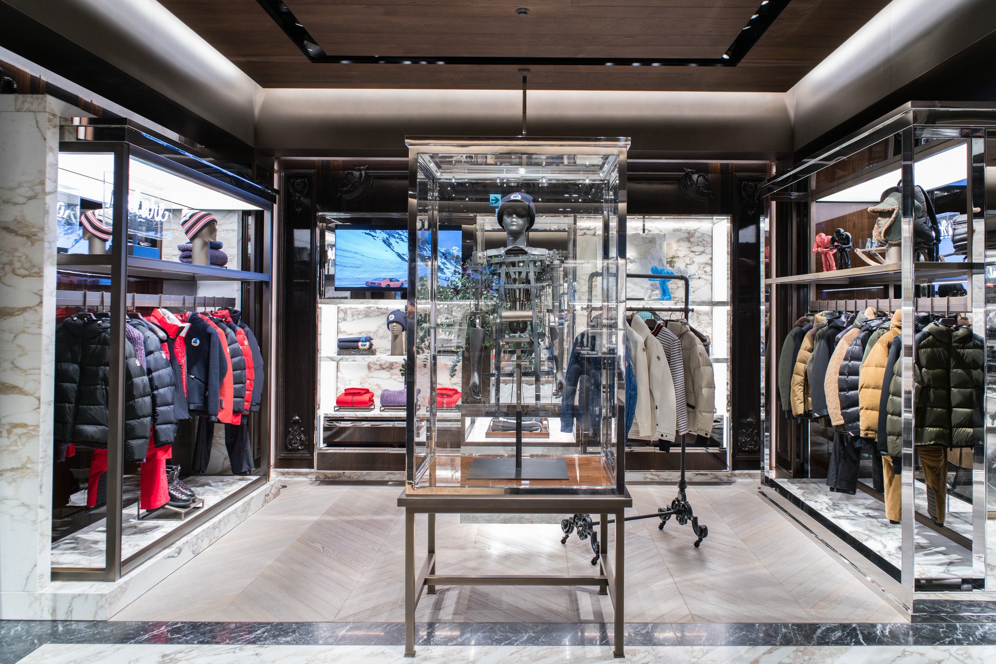 MONCLER　モンクレール　銀座店オープン記念　ノベルティ DNt9WrGXkAAcLLM.jpg:large