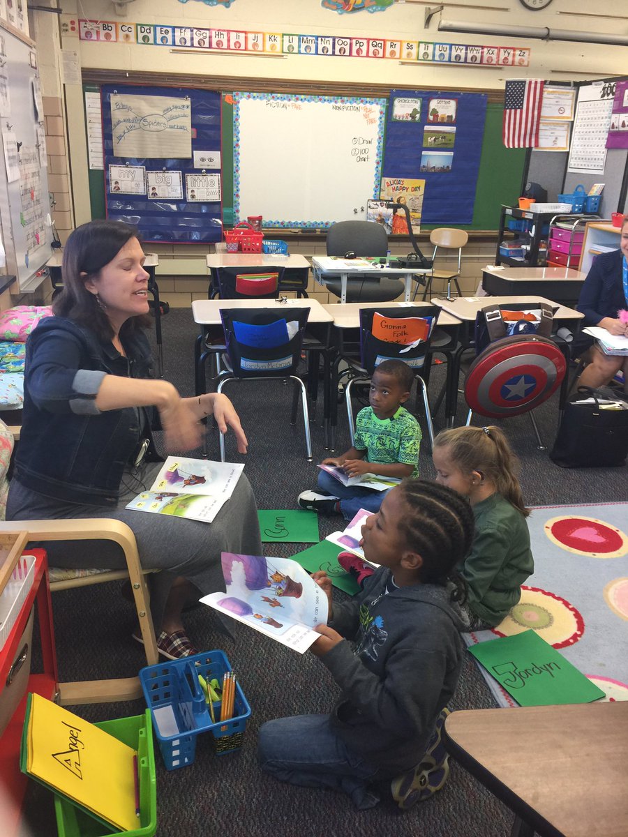 VillaCrestaElem's tweet photo. Responsive instruction with guided reading in DHH 1/2 today! https://t.co/rwYjiiTGKv