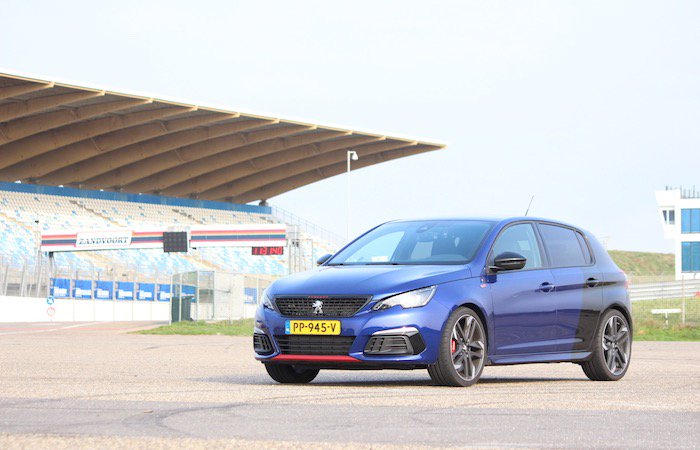 De Peugeot 308 GTi, een échte GTi én begeerlijke hot hatch! ow.ly/DHKo30gk4CN