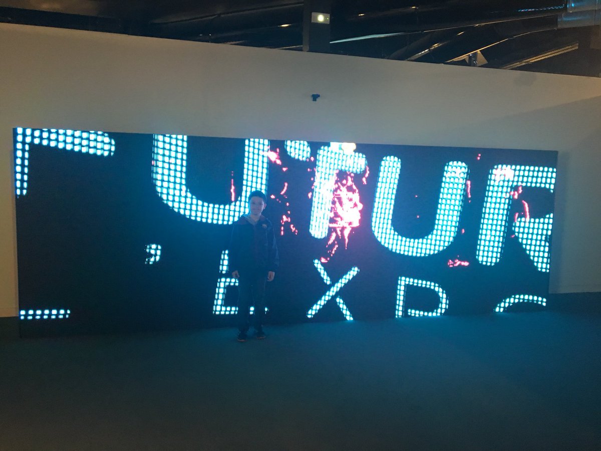 MorganFoure's tweet image. Je veux ça comme matrice de led au LS #rgbmatrix #liquidstudio @thomas_wolf @foolllloowweerr @Selorbis 😝