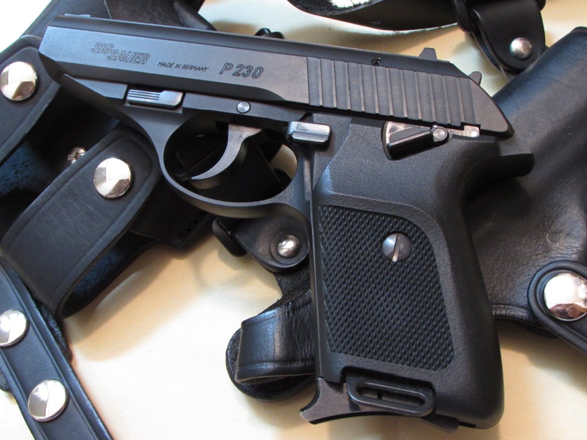 Inspector71 Twitterren 日警装備品 Kscが以前販売していたシステムショルダーです 警察装備品と並べると どこぞの機動捜査隊にありそうな雰囲気になりますね Kscのp230jは勿論同社のモデルガンです 日本警察 モデルガン ホルスター Inspector71 Twitterren 日警装備品 Kscが以前販売していたシステムショルダーです 警察装備品と並べると どこぞの機動捜査隊にありそうな雰囲気になりますね Kscのp230jは勿論同社のモデルガンです 日本警察 モデルガン ホルスター
