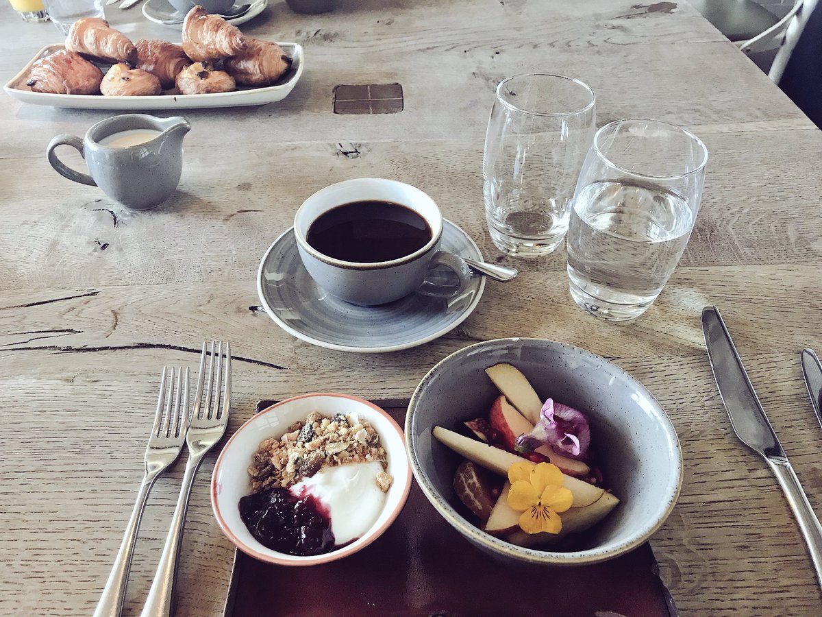 AlysonBoyle's tweet photo. Lovely team breakfast this morning in @DuckandWaffle ☕️🍴 https://t.co/OVaOryjrCG