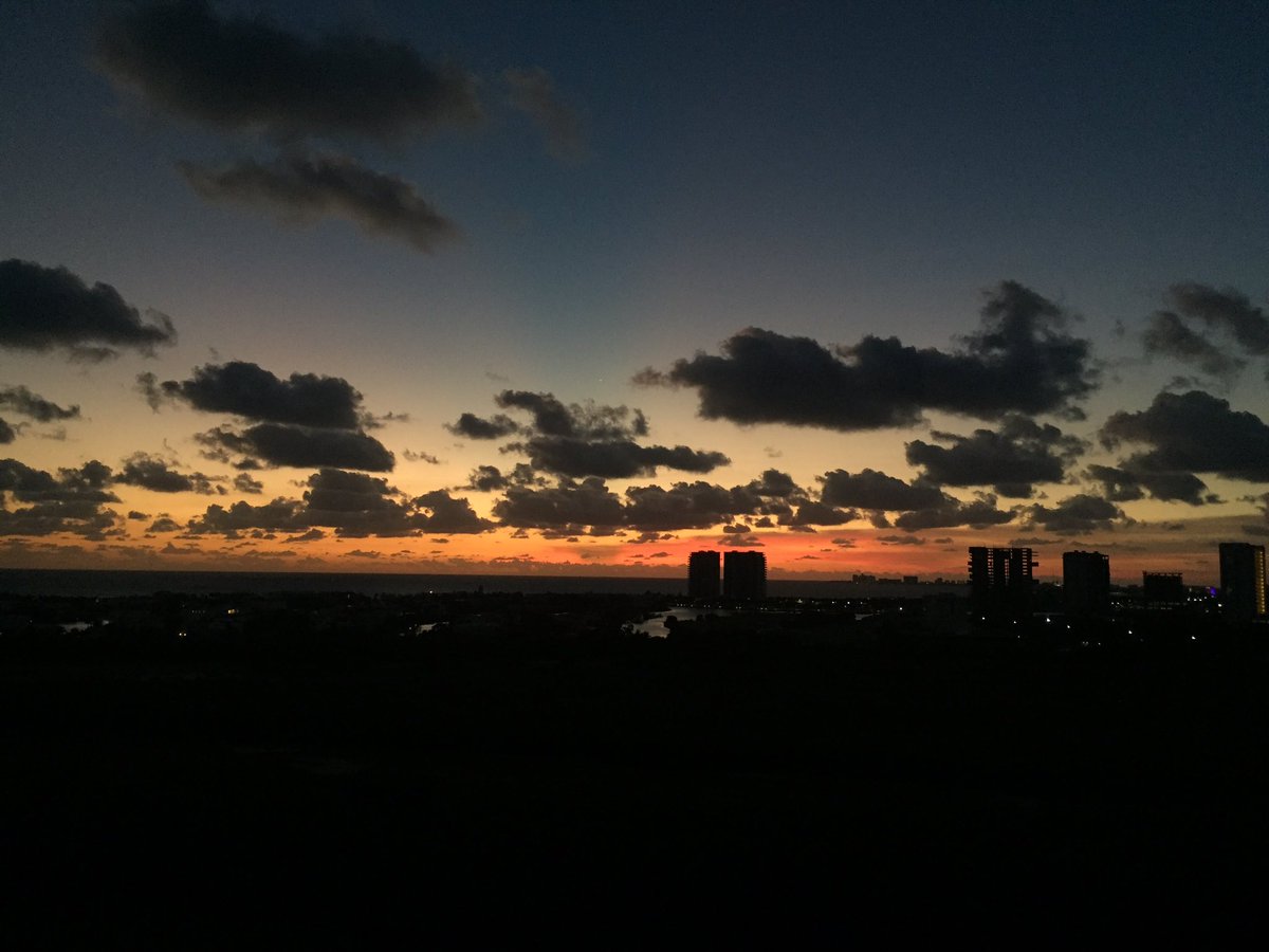 nino_golf's tweet photo. Yo @VivoEnCancun y así amanecer la tercera ronda en el #2017CancunOpen , @AltavozCancun https://t.co/EjOni3U0dQ