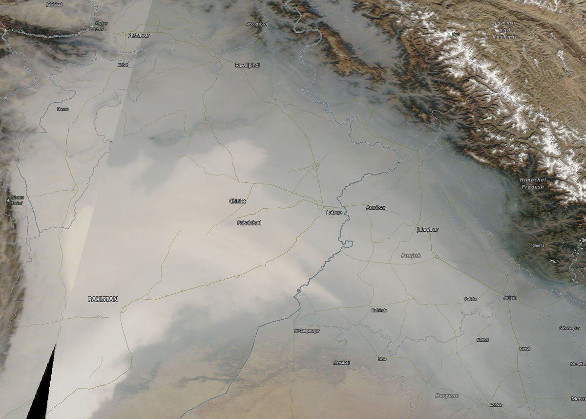 satairquality's tweet photo. smog or low level cloud or fog near the surface or dust? not sure what it is? interesting feature over Pakistan @NASAEarth @airsouthasia https://t.co/Y8aS3j6NYD