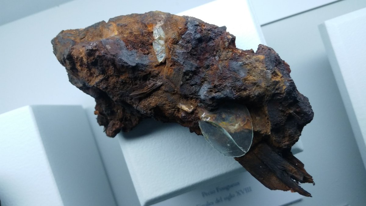 MuseoCadiz's tweet photo. Y qué me decís de estas lentes para leer que se encontraron incrustadas en un fragmento de la propia estructura del "Fougueux" #legadomar https://t.co/pbPo3bJGdh
