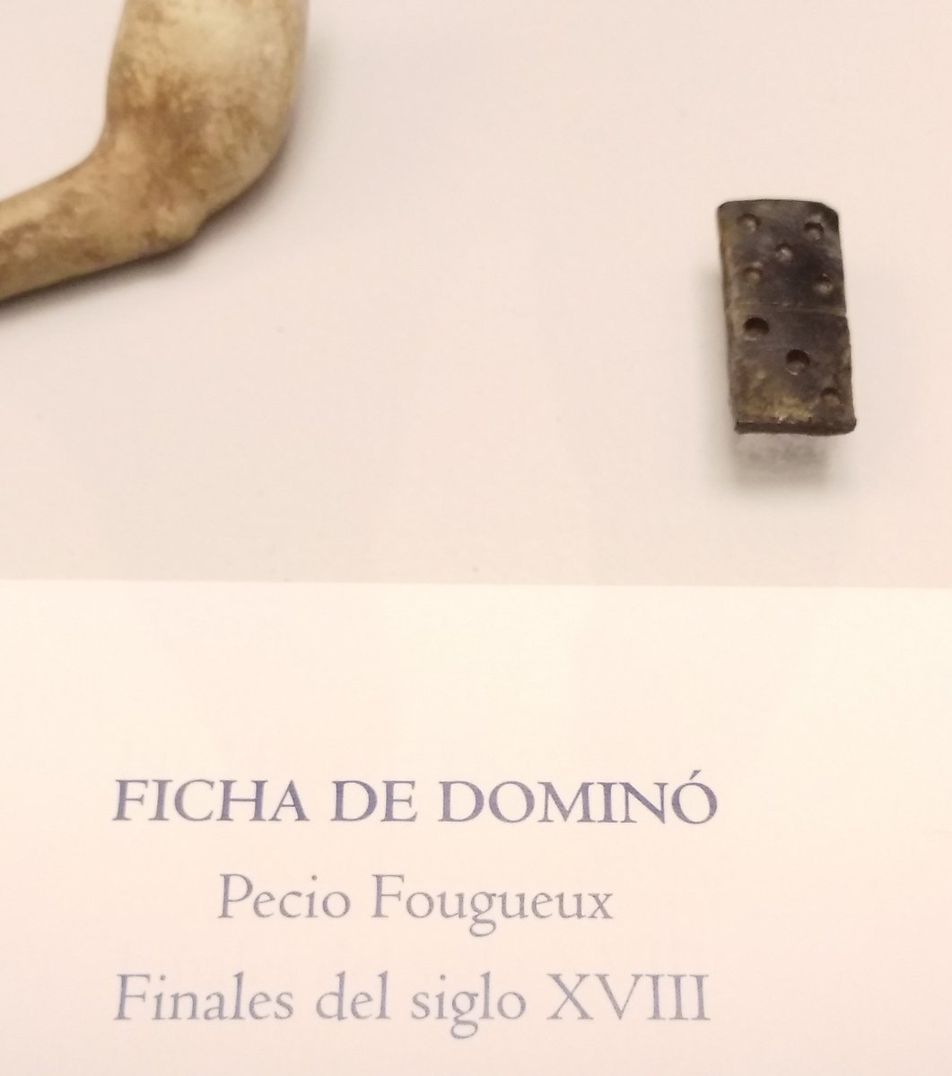 MuseoCadiz's tweet photo. Otra pieza muy curiosa, y relacionada con los momentos de ocio a bordo del "Fougueux", es esta ficha de dominó #legadomar https://t.co/8ZkqV9bema