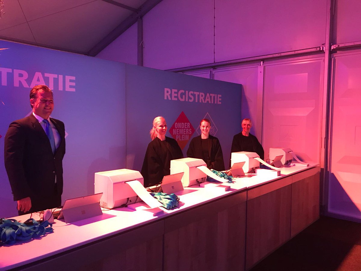 EHostessen's tweet photo. Ondernemersplein Den Haag 2017 #hostessen #enchanté #denhaag #event https://t.co/LTg9Vb2RPk