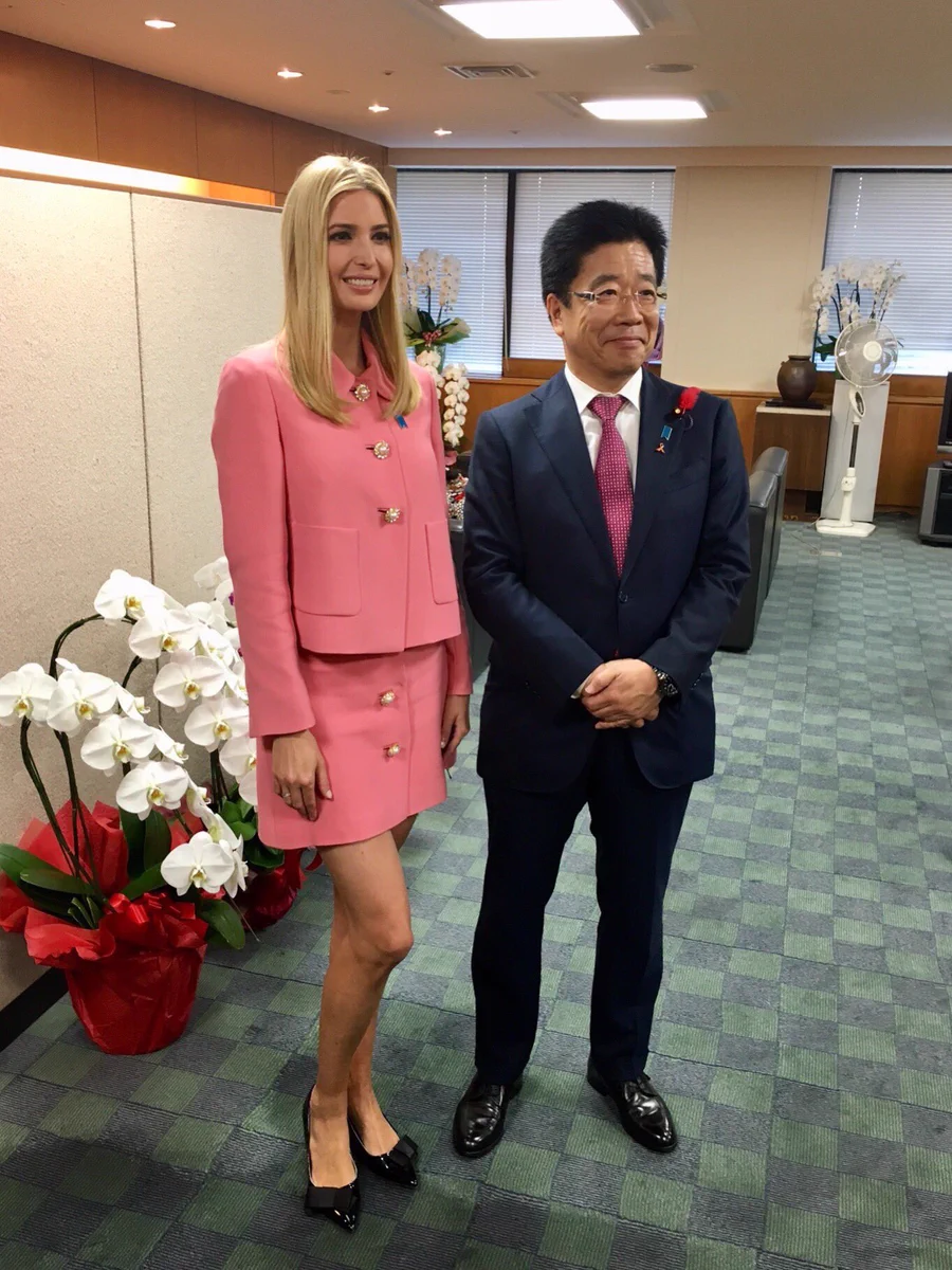 この光景どこかで見たことがある！イヴァンカと加藤厚労大臣が完全にこち亀のキャラｗ