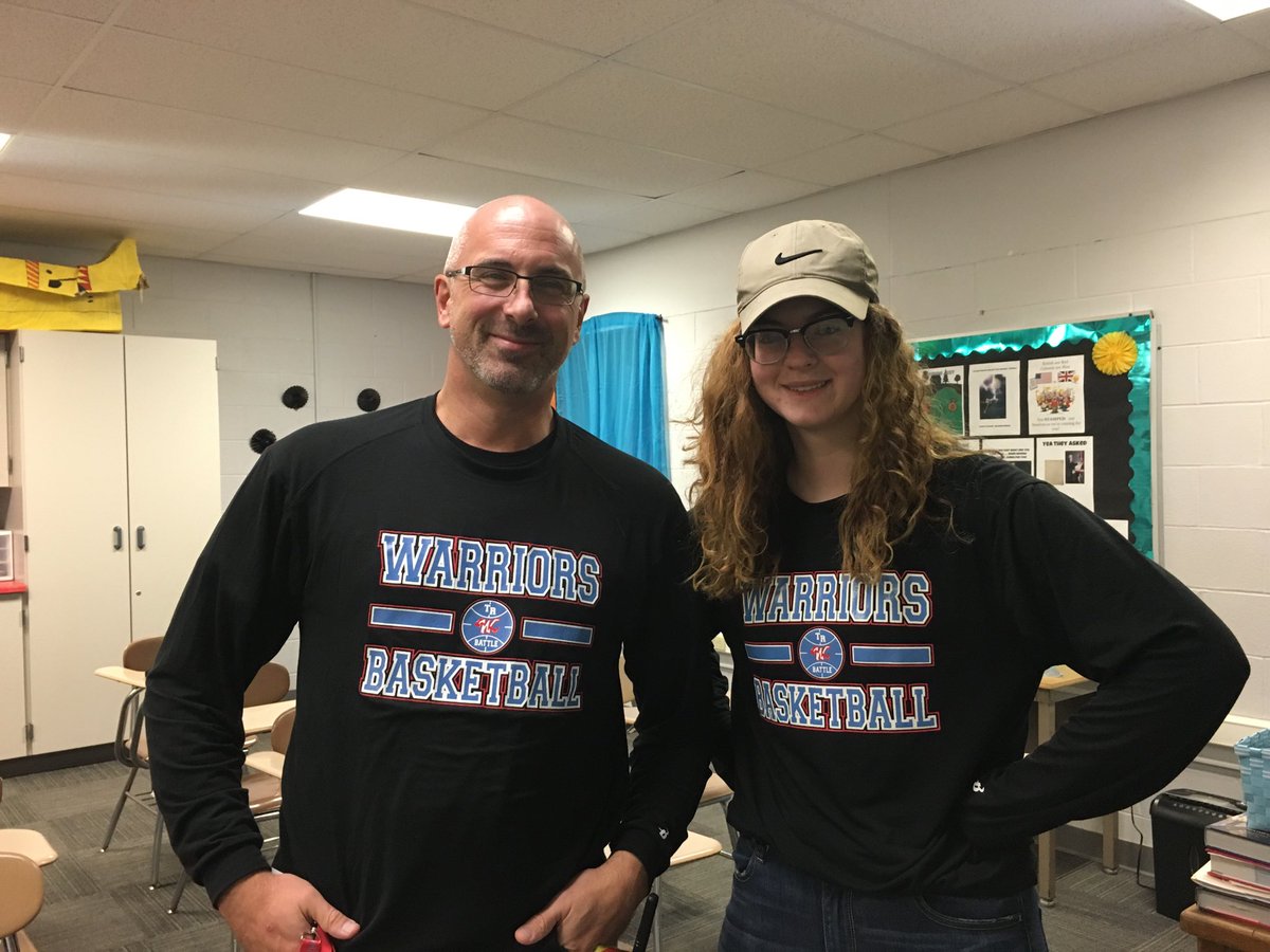 SchulzScottA's tweet photo. Accidental twinning @TurkeyRunSchool ... #60yearsofwarriorpride #trwarriors https://t.co/mNANVsO1qk