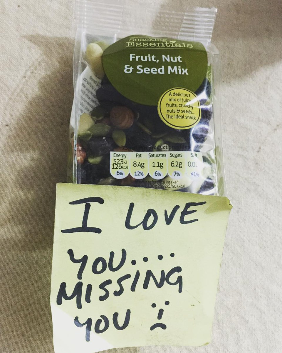 snackessentials's tweet photo. What better way to show your love than with snacks! Clearly @nuffeesa's partner is awesome! #snackingessentials #snacklover https://t.co/045DKuyjO6