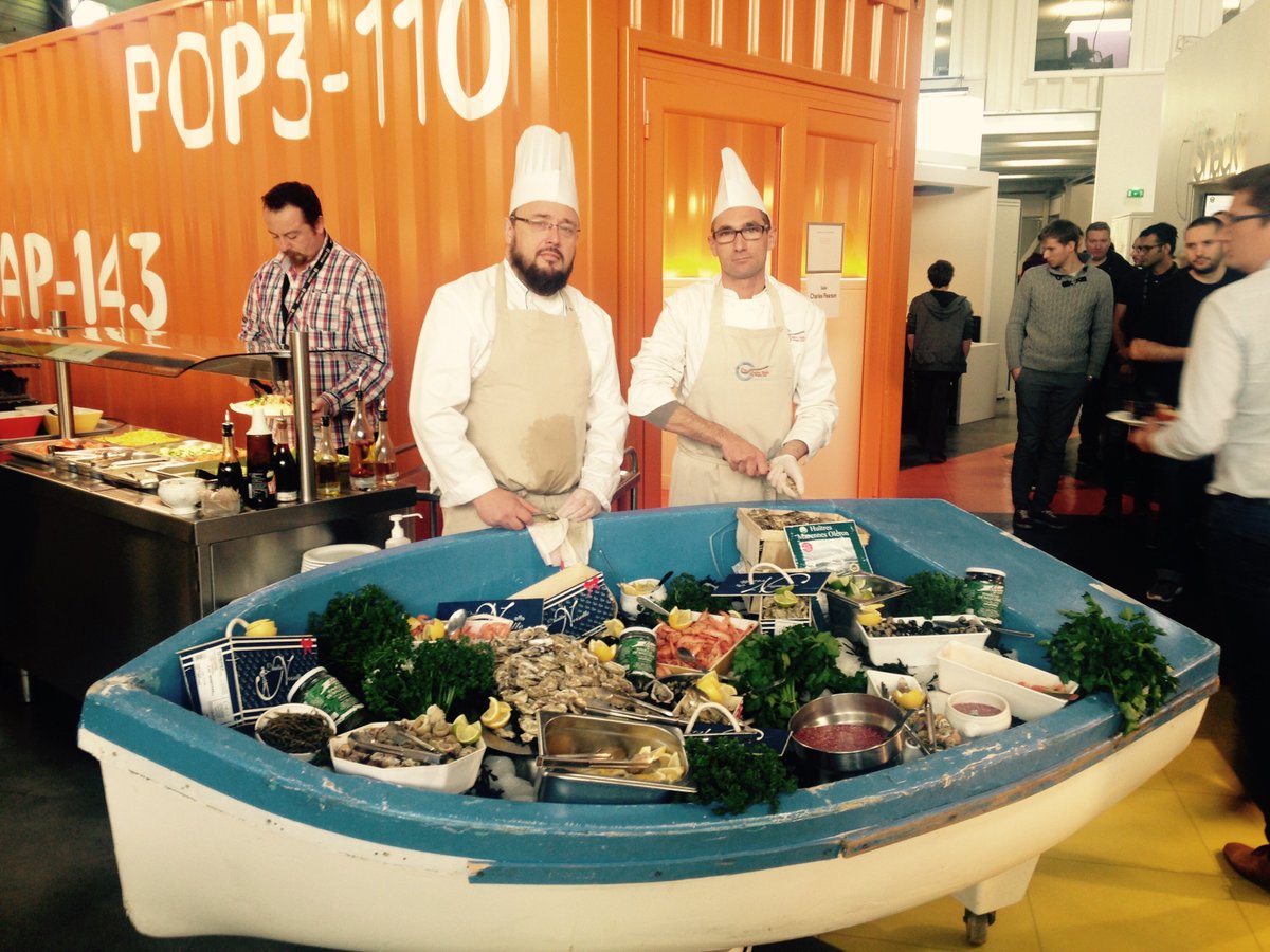 OVHcloudCareers's tweet image. Ce midi chez #OVH les fruits de mer sont à l'honneur ! Avis aux amateurs d'huîtres, bulots, crevettes, bigorneaux..🍴  #LifeatOVH