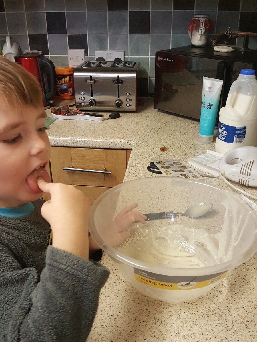 emamarshall1108's tweet photo. Romeo baking his buns #OPAfunhomework @OPA_LGR_Canada https://t.co/pj7fgGVspr