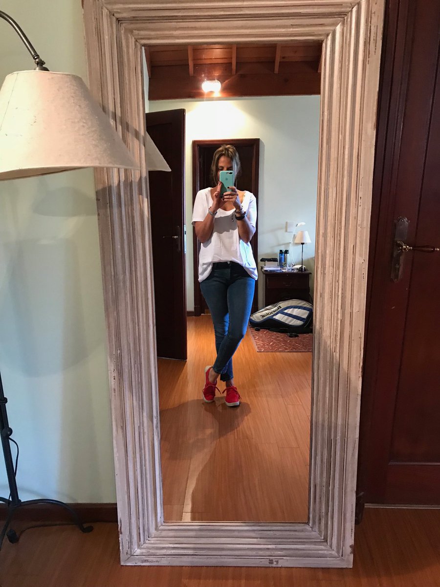 cookie_royal's tweet photo. #basicisbest. #tee remera tee. Jean y zapas
@marybarrera https://t.co/T7ukYxcun1