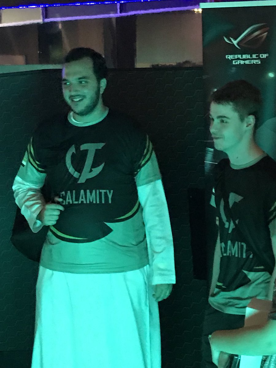 OW_Calamity's tweet photo. 2 of calamity members are captains in #ROGKnights !!!!! @abdulhadi_Ow https://t.co/t89drBtuod