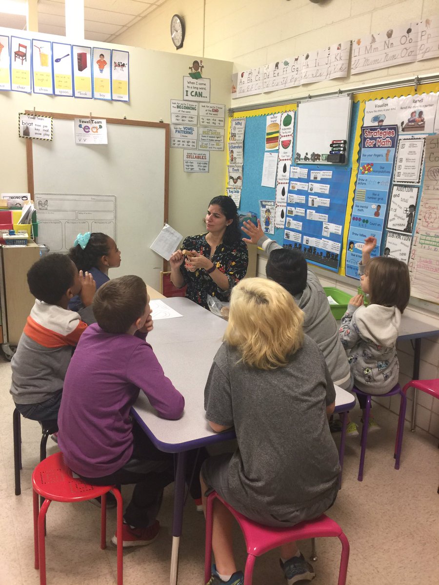 VillaCrestaElem's tweet photo. Responsive instruction happens daily in Math with second grade! @Mrs_Gitelson @NinaWitthauer https://t.co/eAYgCWdbjr