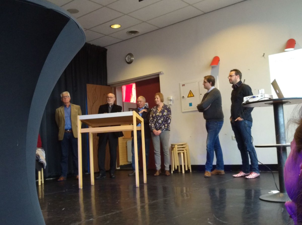 TheaterTiuri's tweet photo. 5 partners tekenen  intentieverklaring van Theaterhuis Roosendaal @driemaalplanken @JONGRoosendaal @PLAKRoosendaal @TheaterTiuri en Respect https://t.co/1HeYWfvfX0
