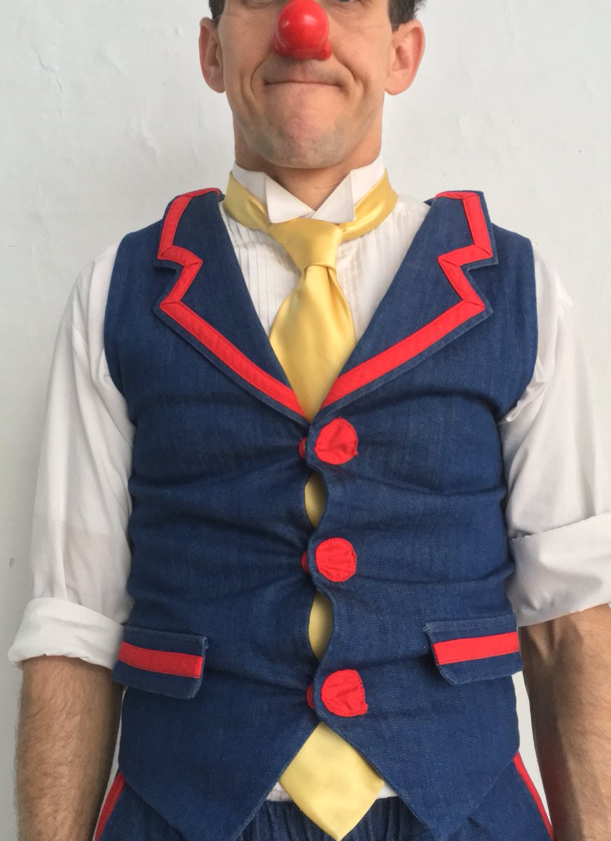 clowntheworld's tweet photo. New vest too small or Colombian food too good? Both? #papasrellenos #clown #colombia #colombianotcolumbia #clownlife https://t.co/LWvhbrtBUL