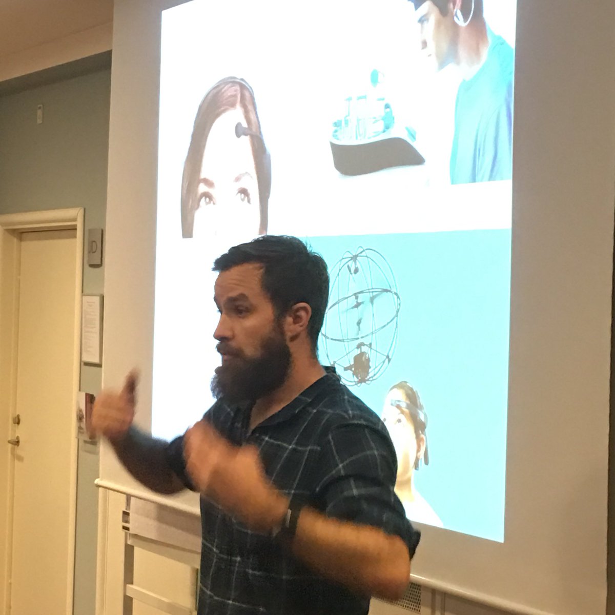 hrlarsen_dk's tweet photo. En taler i fuld fart! #Bogstaveligt! Tak, Balder Onarheim, for turen - til #drivingit17 hos @IngeniorIDA #cooltech https://t.co/SJL5bksLzS