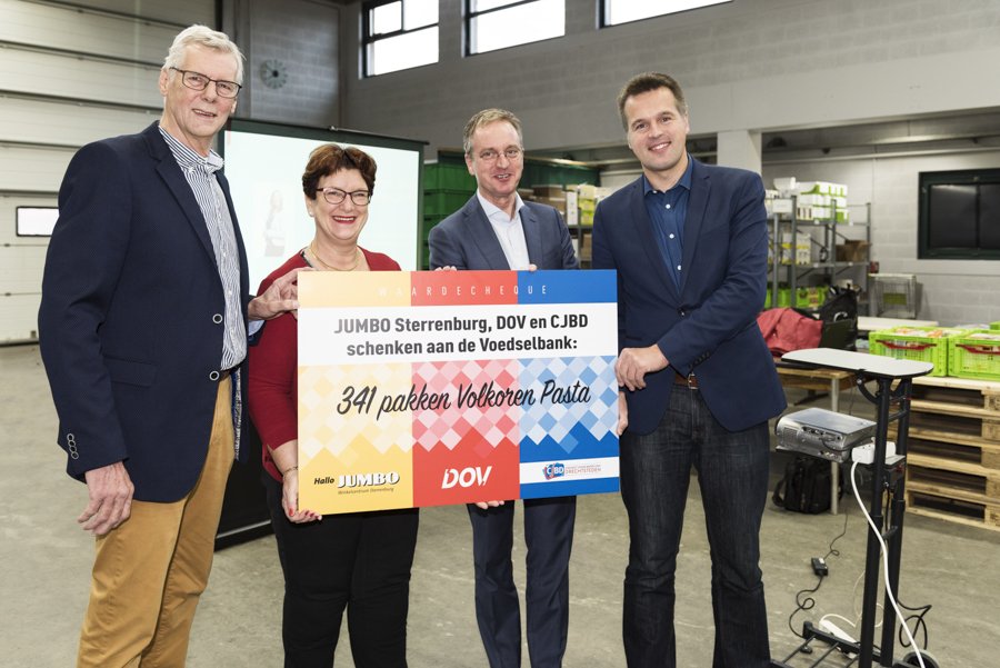 CJBdrechtsteden's tweet image. Samen met het @DOV_Tweet werd er een cheque overhandigd aan de @VoedselbDordt, ter ere van het 115 jarig juilieum @DOV_Tweet