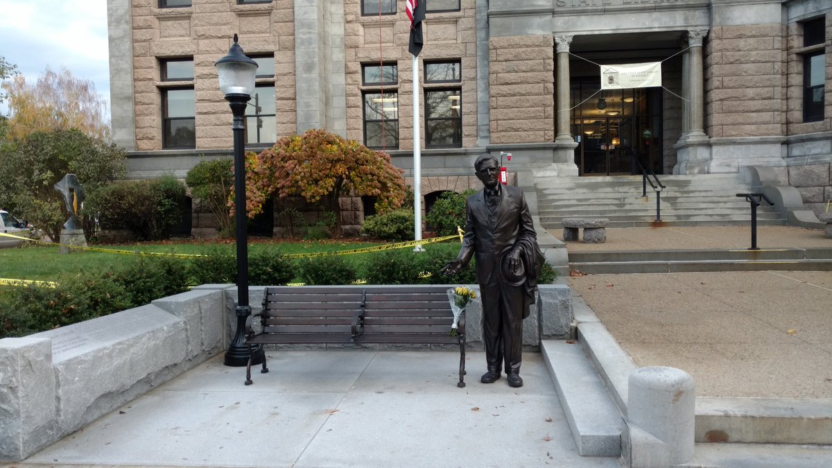 ShurtleffSteve's tweet image. Today is the 70th anniversary of Gov. Winant's passing. I left yellow roses at his Memorial. In 1947 George VI sent four dozen yellow roses.