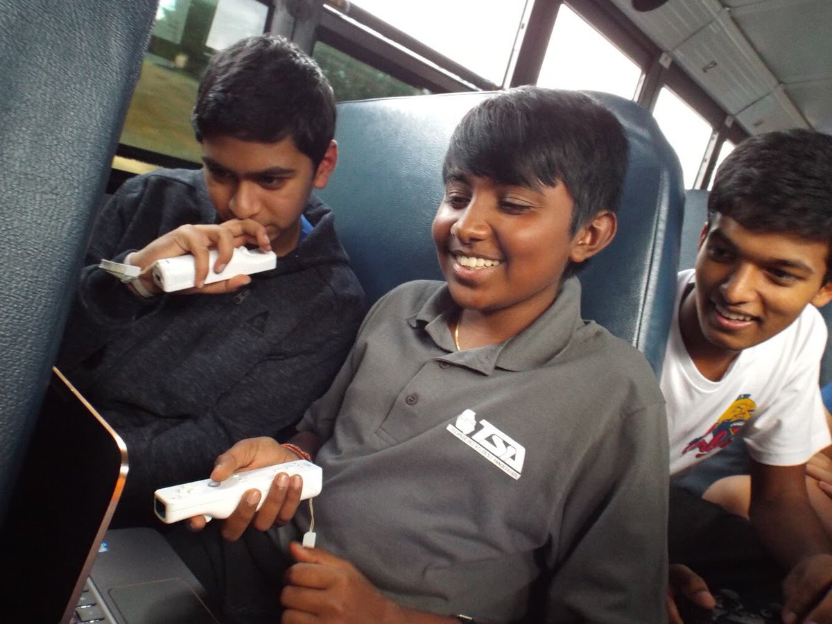 tsa_lambert's tweet photo. Here are some pictures from yesterday’s bus ride. https://t.co/mntZYyk9Si