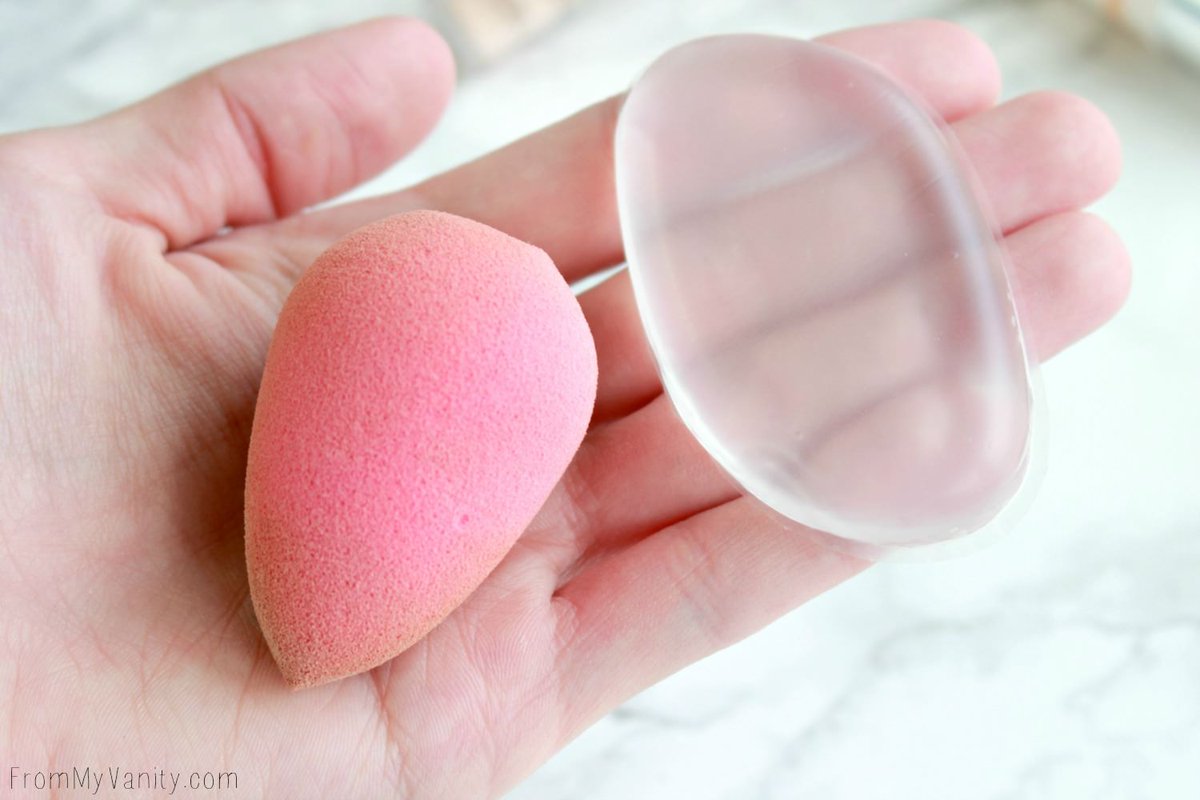 ladykaty92's tweet photo. Did the Silisponge just replace the Beauty Blender? https://t.co/9OCJzA66zA #siliconesponge #makeup #beauty #bbloggers #silisponge https://t.co/SdGjA4ojo3