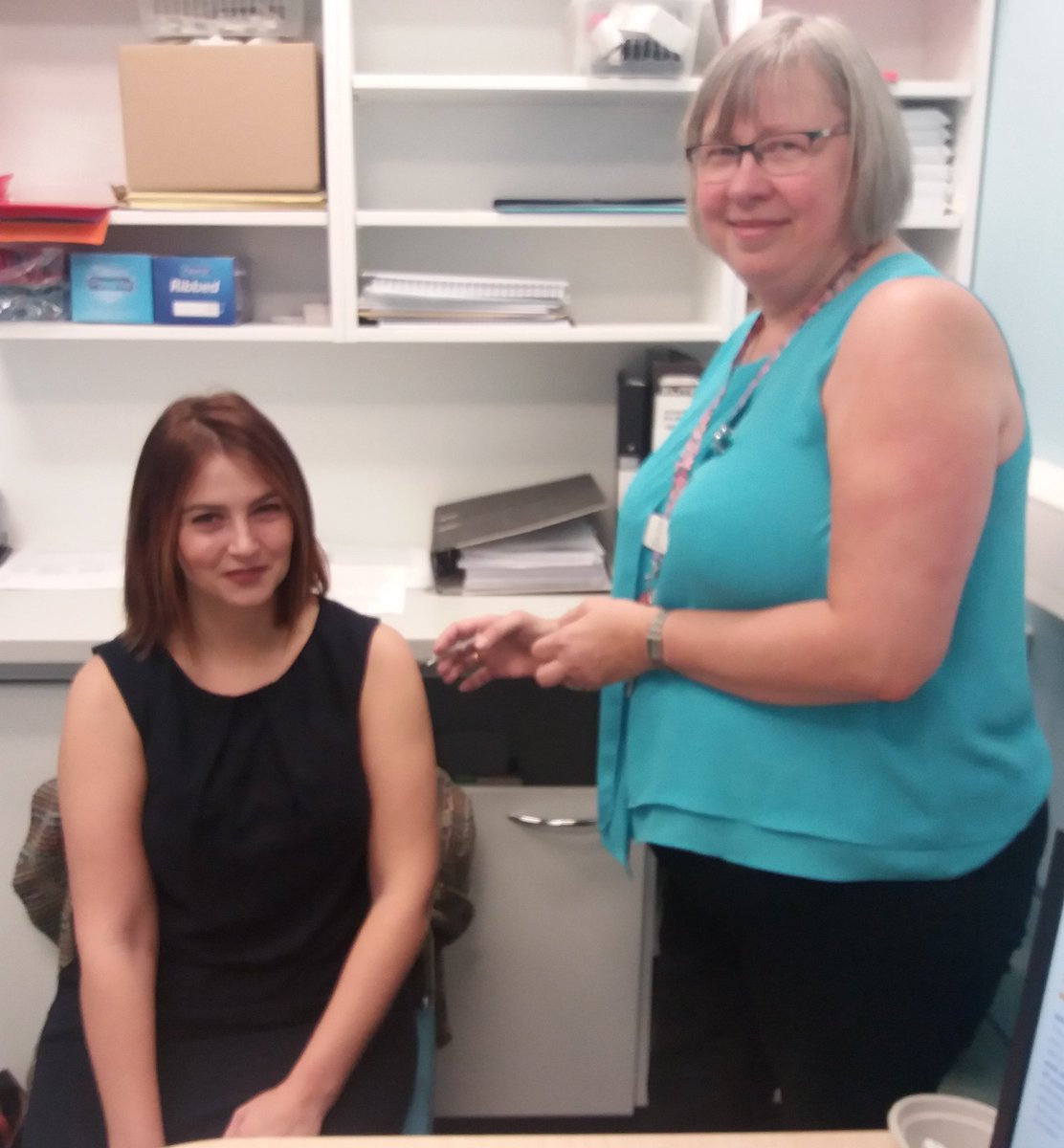 lizn61's tweet photo. @DayLewisGroup Grimsby's MP Melanie Onn receiving her flu vaccination this morning at Day Lewis Springfield Rd Grimsby. #staywellthiswinter https://t.co/KUAMOBJNmK