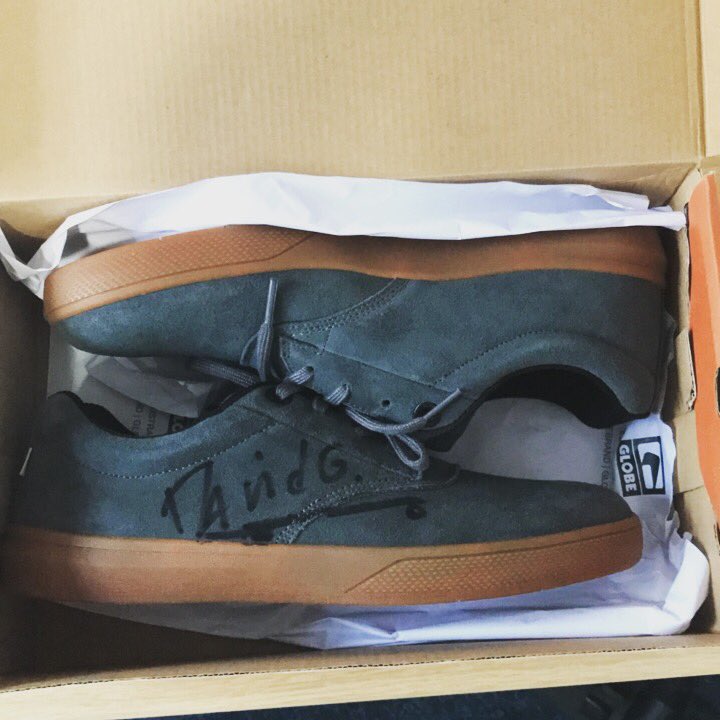 Big thanks to <a href="/GlobeEurope/">GLOBE Europe</a> for sending me these! <a href="/davidgonzalez/">David Gonzalez</a> signature sure the Eagle! Signed by the man himself! Holy moly!!! #stoked