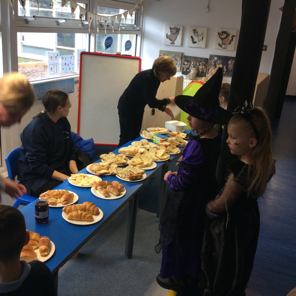 AHPA_Year1's tweet photo. Year 1 loved celebrating Halloween on Tuesday with their spooky breakfast and dinner.
@AHPA_Year1 https://t.co/bRuXaa6uKg