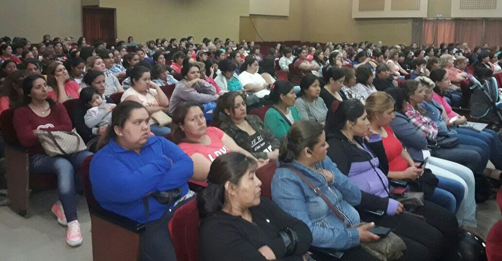 UEPLaRioja's tweet photo. Comenzamos con la tercera clase de Inserción a la Vida Universitaria (GUIAR) destinado a las titulares del programa "Ellas Hacen" https://t.co/0L43unxLxd