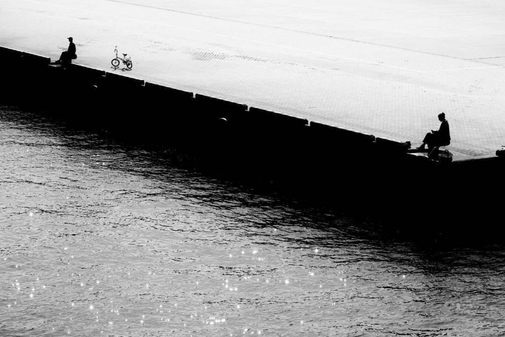 VisitorQ's tweet photo. #kagoshima #pier #two #bnw .
.
.
#street #photography #photographiederue #streetphoto #streetphotography #photode… https://t.co/ckffLeYXkp https://t.co/LXafUPViyJ
