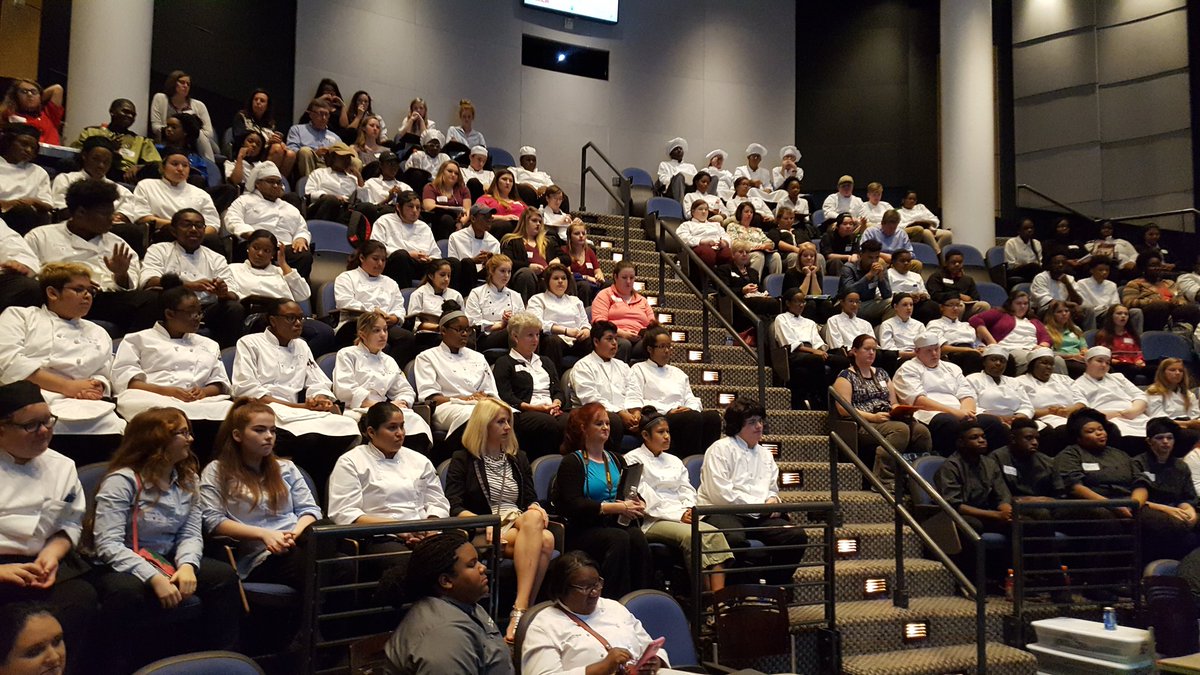 NCFCSEd's tweet photo. NC @ProStart & @NationalFCCLA #CulinaryArts Competition Skills Boot Camp! #FoodserviceEd @NCFCCLA @NC_HEF https://t.co/Ag0guPhvUi