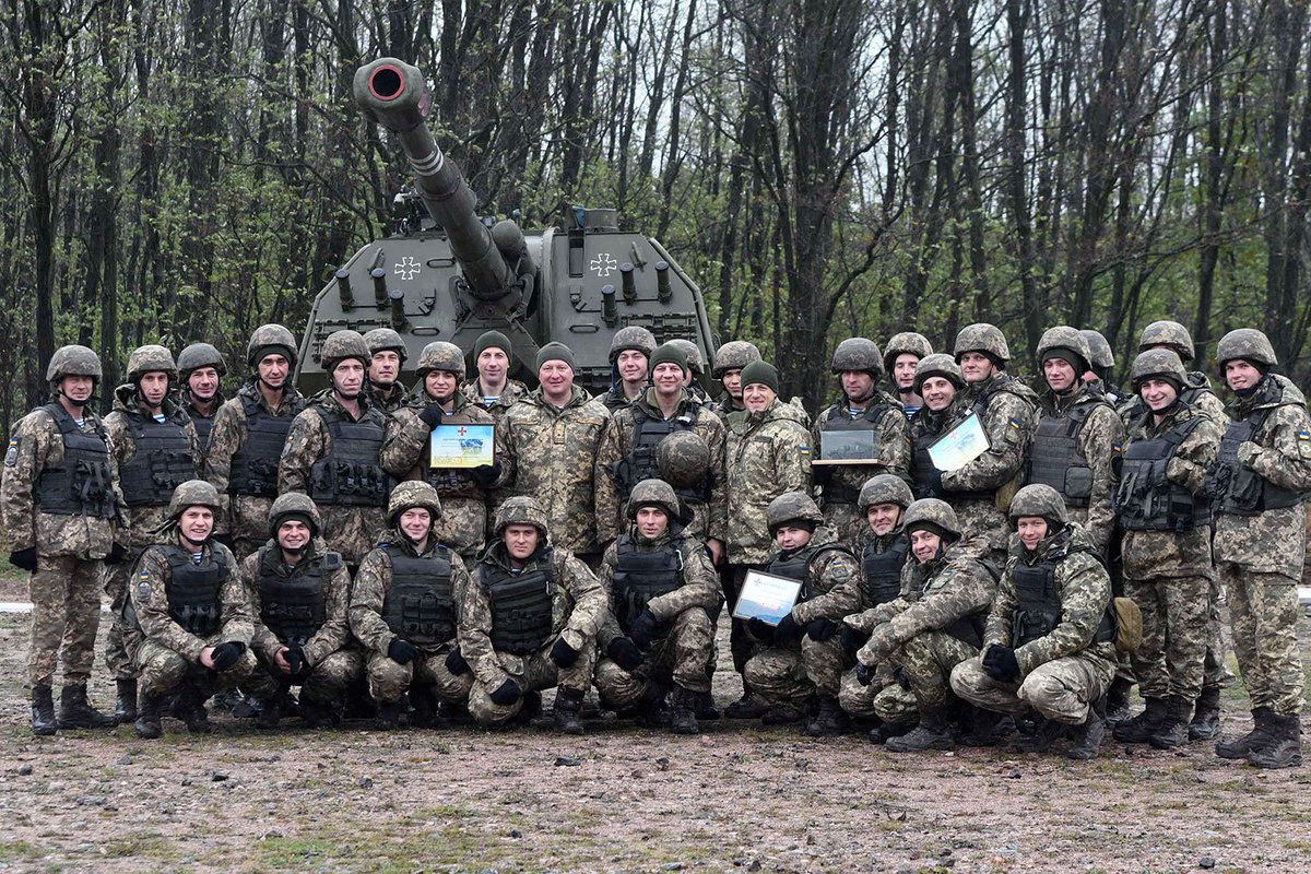 GeneralStaffUA's tweet photo. Стало відомо хто переміг у конкурсі артилеристів! Кращі у #ЗСУ : мінометники - 30 омбр, причіпна та самохідна - 26 оабр, реактивники -81оабр https://t.co/yA07S3kkIW