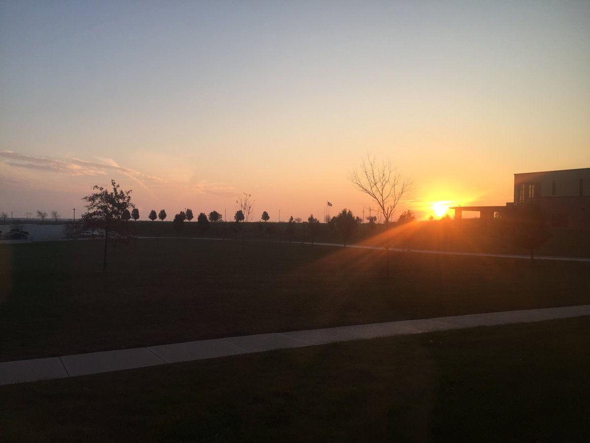 admissionsNC's tweet photo. @nechristian has the prettiest sunrises! #peaceful #NCsomethingmore #WeAreSentinels https://t.co/5jJOiilUB2