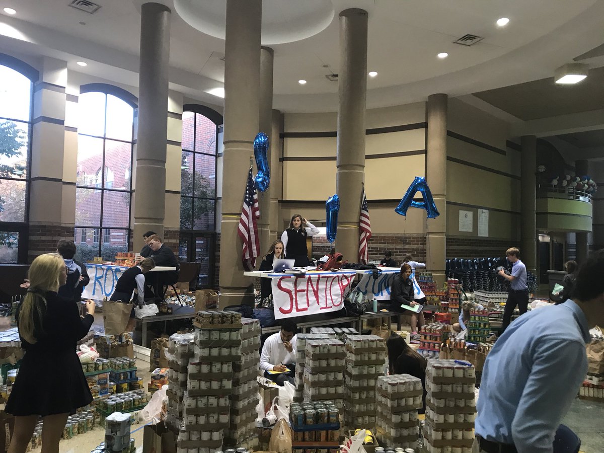 stafuturesaint's tweet photo. Proud to be a Saint! Thousands of cans to feed the hungry in our community. https://t.co/u45WyvNvDs