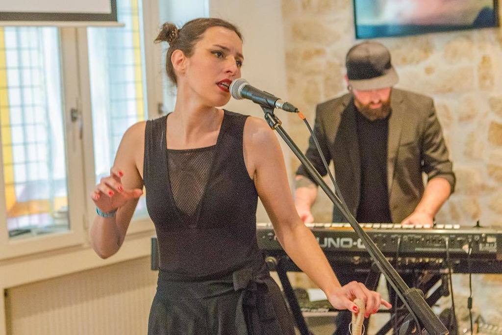 Souvenir du <a href="/rockinloft/">Rock In Loft 🥂</a> merci @davidpoulainphotographies <a href="/longueurdondes/">Longueur d'Ondes</a> #live #pop #world #newworld #music #france #japon #acoustic <a href="/mamaf/">mama-fumi</a>…