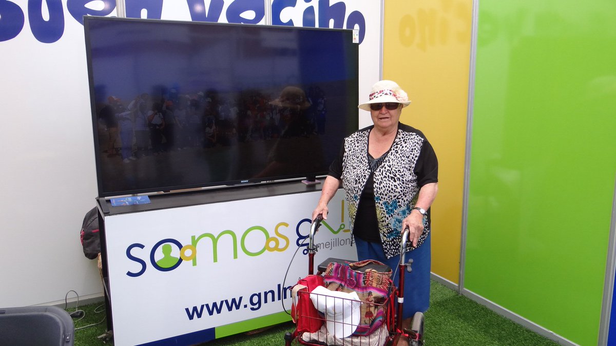 ClaudioSazo1's tweet photo. "buen vecino" de GNLM presente en expo Mejillones 2017, mostrando las instancias de participación con la comuna. https://t.co/CuNXHWMZBw