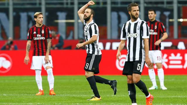 futbolelite10's tweet photo. El clásico italiano fue para la Juventus con una excelente actuación de Higuaín https://t.co/eF473FYeZj https://t.co/jaVwMGXXlb