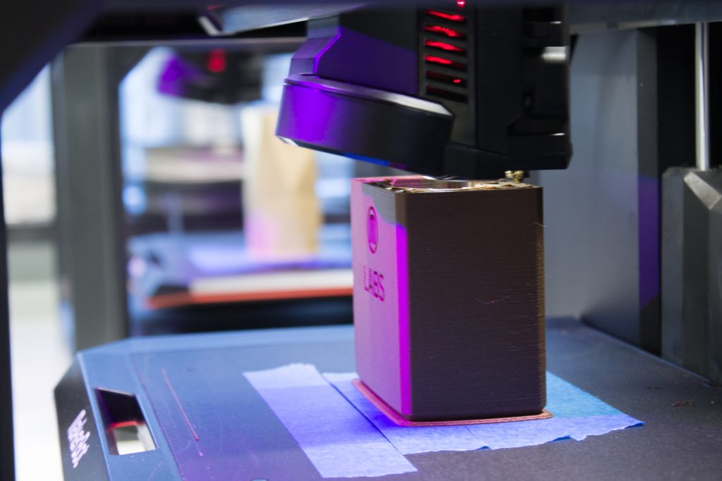 ColorFabb's tweet photo. And the #3Dprinting continues in our print lab with the @makerbot Experimental Extruder! Today we printed a jib with #corkFill: https://t.co/iY9WY7d4GC
corkFill is on sale now! https://t.co/tgVgDwKomZ https://t.co/JrOM9ZvZ8a