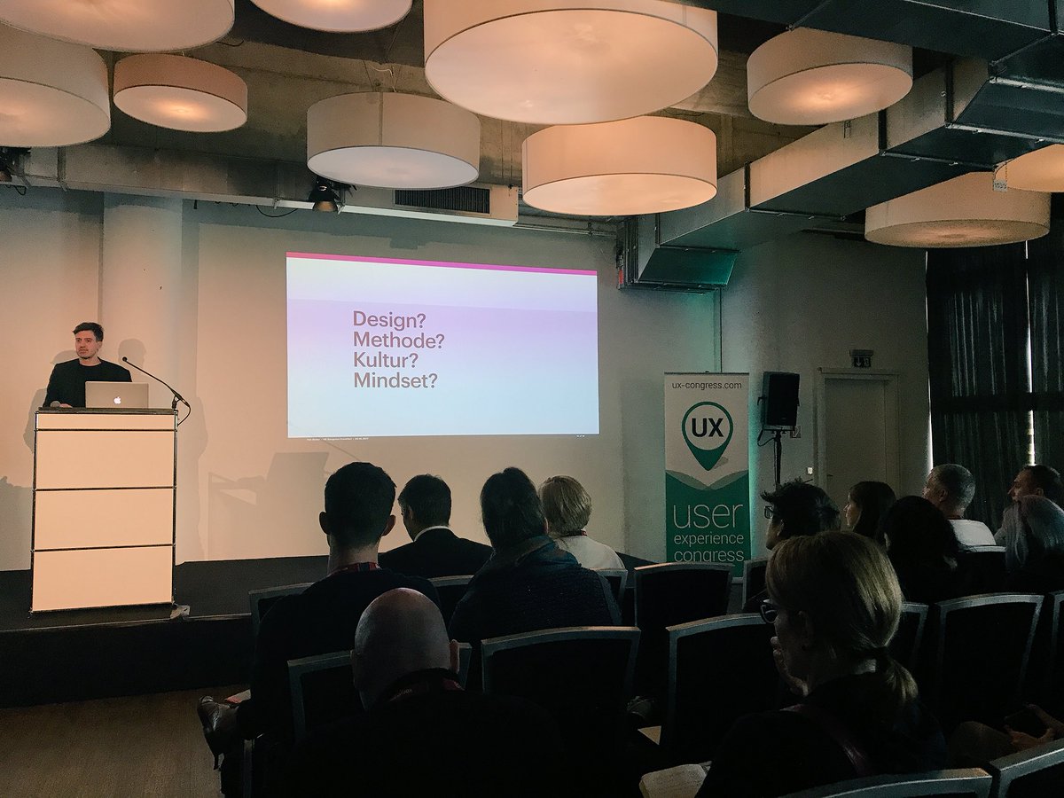 UXcongress's tweet photo. Tim Heiler spricht über Design als Mindset und was das Ganze eigentlich zu bedeuten hat. #uxcongress #designThinking #designAlsMindset https://t.co/07w6s6SraH