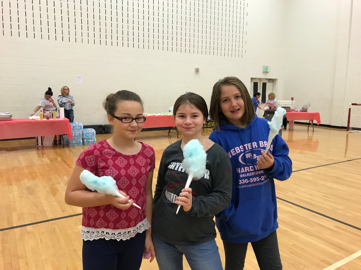 WMSWolfpack's tweet photo. Pack Carnival Fun!! @wsfcs @PBISRewards #postivebehavior https://t.co/6wr0YoOPbx