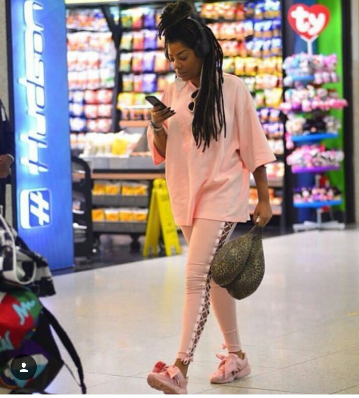 conexaoludmilla's tweet photo. Bom dia! Tem alguém aí? Passando para avisar que o mutirão acontece hoje às 13h no Twitter e site . #MPN #Ludmilla #ChegueiClipe https://t.co/9PZlHlXBLU