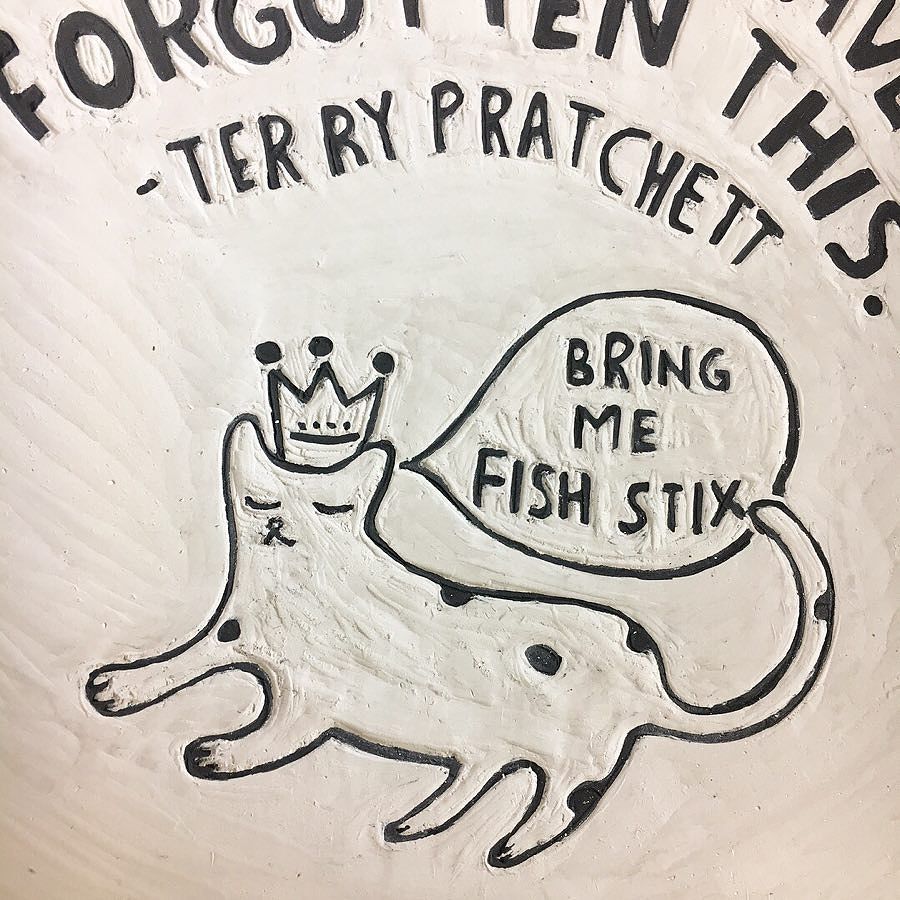 ClayIsOkay's tweet photo. Imperious feline on a plate. I I like drawing animal with crowns. (though always been slightly weary of cats, except a special one named Kh… https://t.co/bqDmml9r12