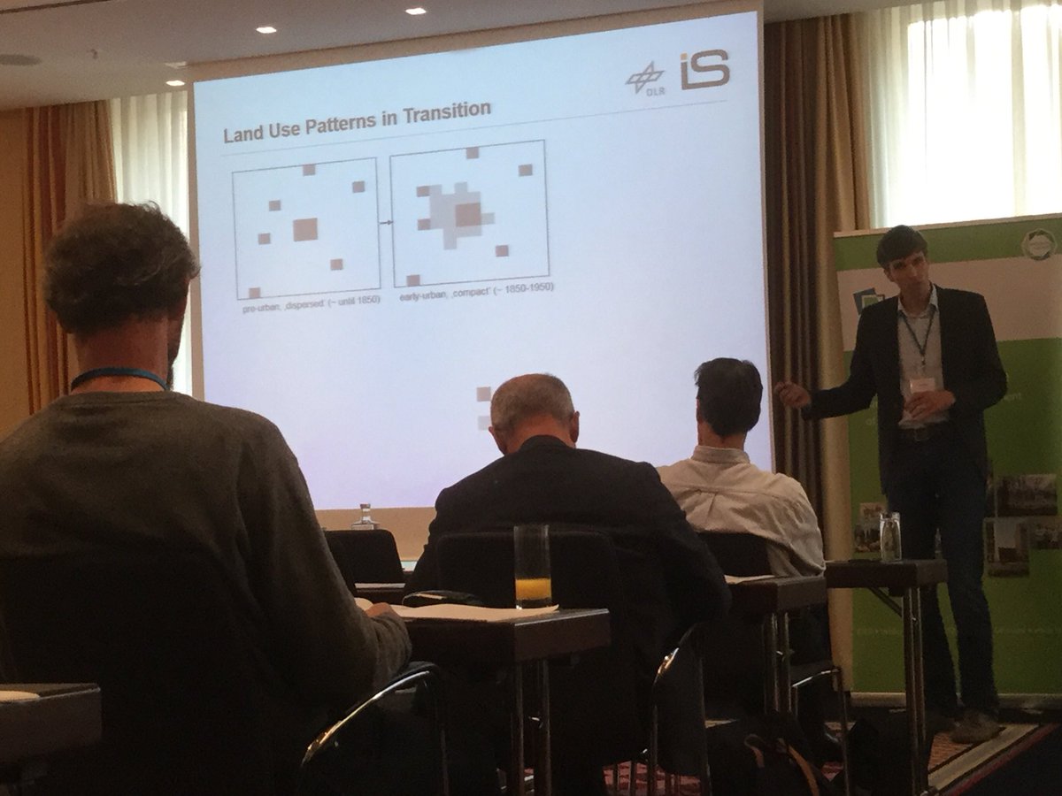 DiegoRybski's tweet photo. Stefan Siedentop from ILS Dortmund about compactness, sprawl, and the Peiser theorem #ILUS2017 https://t.co/rxx2KNlnO6